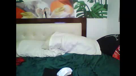 Snapshot of comeherebaby22 chatting on October 1, 11:25 pm Your Forever Baby online show from October 1, 11:25 pm