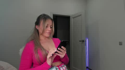 Alice online show from September 18, 4:44 pm