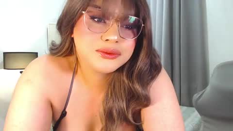 Snapshot of commanderroxyx chatting on January 28, 1:05 pm Roxy online show from January 28, 1:05 pm