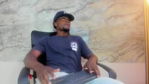 Snapshot of compton_01 chatting on October 21, 4:17 am COMPTON online show from October 21, 4:17 am