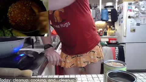 Snapshot of cookieliquor chatting on December 5, 7:11 pm Cookie - I do cooking streams occasionally. Next stream  online show from December 5, 7:11 pm