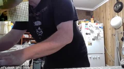 Snapshot of cookieliquor chatting on September 15, 9:16 pm Cookie - I do cooking streams occasionally. Next stream  online show from September 15, 9:16 pm
