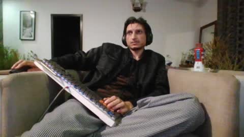 Cool2Buddies online show from April 5, 10:07 pm