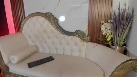 Coralie Bronson online show from December 5, 10:40 pm