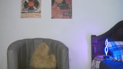 Coralie Bronson online show from February 26, 1:31 am