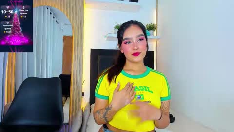 Coraline connected from 10 pm to 6 am Colombia time online show from December 18, 2:51 am