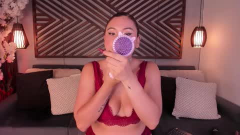   online show from March 25, 11:50 am