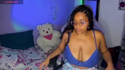 Snapshot of corinastonee chatting on October 16, 12:32 am corina online show from October 16, 12:32 am