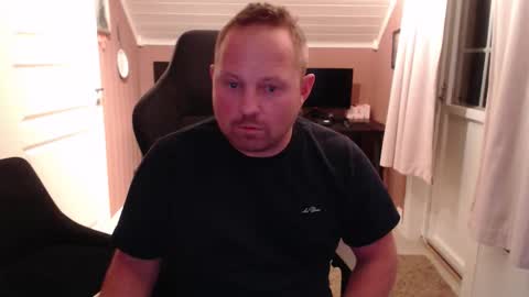 Snapshot of couple3845 chatting on October 30, 8:20 pm couple3845 online show from October 30, 8:20 pm