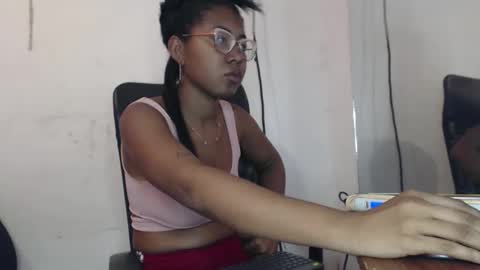 couple_hot0240129 online show from February 13, 7:17 pm