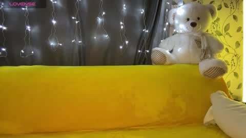 Emily  Ryan online show from November 17, 8:11 pm