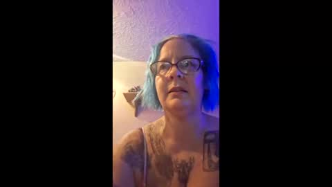 courtney2hot698114353 online show from May 20, 5:15 am