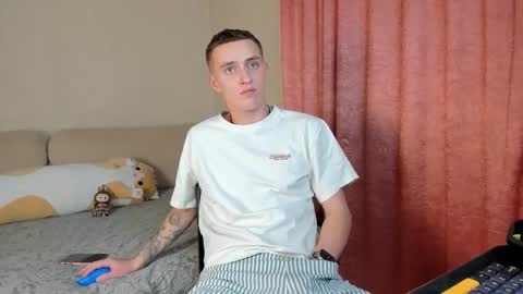 Snapshot of crazybottom99 chatting on October 31, 7:47 pm Alex online show from October 31, 7:47 pm