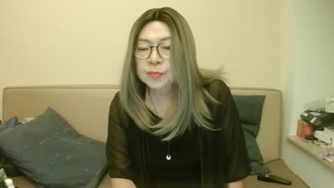 Kelly   online show from October 3, 6:05 pm