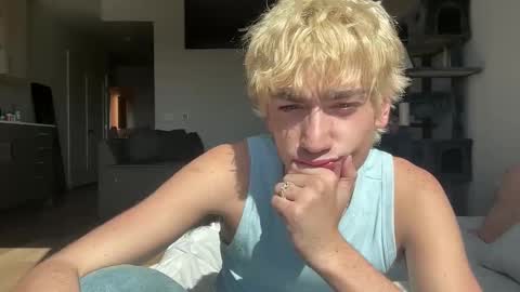 crazywaif online show from May 24, 11:33 pm