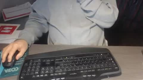 Creamormilk online show from October 27, 1:55 pm