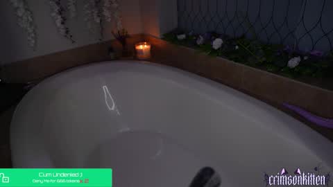 Crimson Kitten online show from November 17, 5:43 am