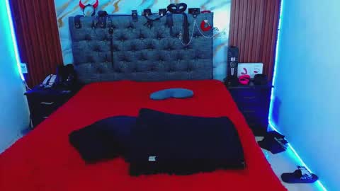 CRISANDMERY online show from April 1, 7:09 am