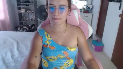 Snapshot of cristal_brown19 chatting on September 23, 8:04 pm andrea online show from September 23, 8:04 pm