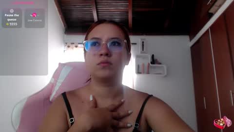 Snapshot of cristal_brown19 chatting on October 21, 7:28 pm andrea online show from October 21, 7:28 pm