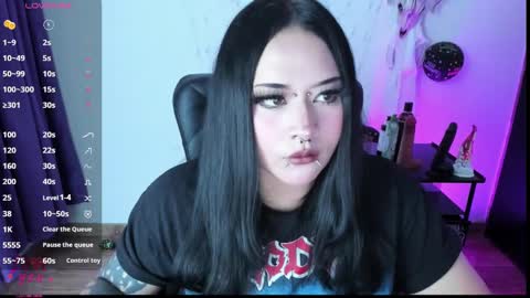 Snapshot of cristal_kosh chatting on February 6, 11:09 am Cris online show from February 6, 11:09 am