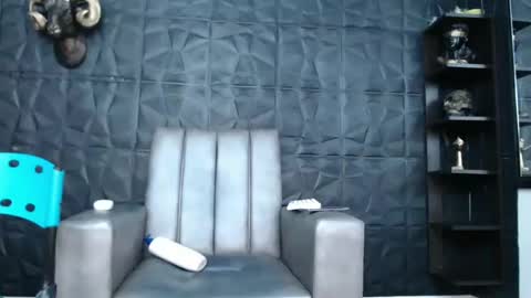 Snapshot of cristal_smith06 chatting on February 24, 8:27 am Hanna online show from February 24, 8:27 am