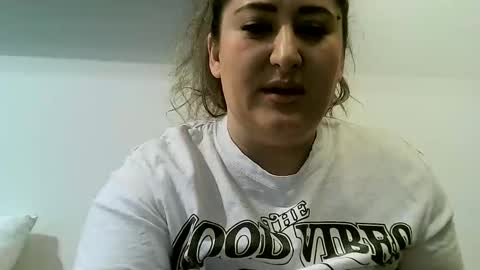 cristina20021991 online show from January 3, 3:44 pm