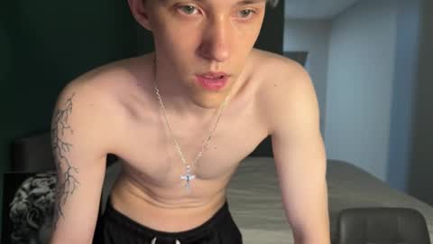 cronck52 online show from December 4, 7:46 pm