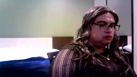 Linda Cross online show from November 1, 12:22 am