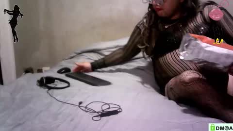 Linda Cross online show from November 13, 2:36 am