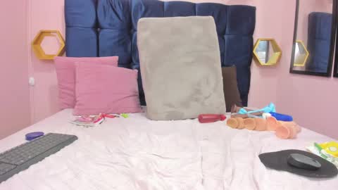 crystal_butterfly1 online show from October 30, 3:01 pm