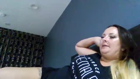 crystalbarbie214 online show from November 17, 5:54 am