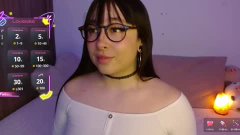 Snapshot of crystalitesq chatting on October 1, 1:27 am Olivia  online show from October 1, 1:27 am