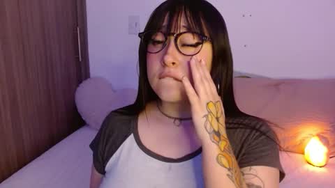 Snapshot of crystalitesq chatting on September 21, 1:53 am Olivia  online show from September 21, 1:53 am
