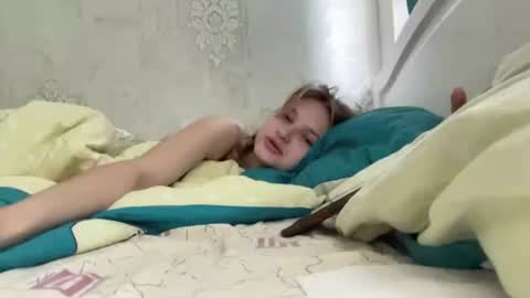 crystalstipp online show from June 18, 4:18 am
