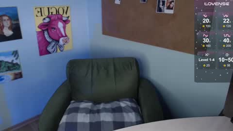 Snapshot of cuddlieschris chatting on February 20, 2:18 am Chris online show from February 20, 2:18 am