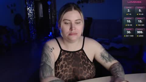 Snapshot of cuddlieschris chatting on December 8, 3:18 am Chris online show from December 8, 3:18 am