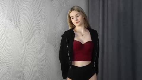 Naomi online show from October 20, 8:03 pm