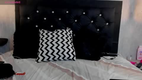 curly_babe1 online show from May 27, 2:19 am