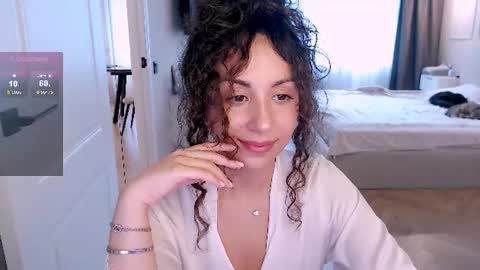 curly_jade_ online show from June 24, 4:14 pm