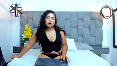 curlysophya online show from March 23, 10:04 pm