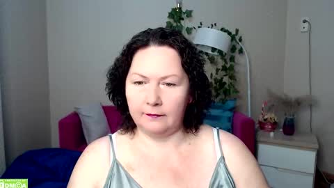 curvy_girlz online show from December 4, 5:56 pm