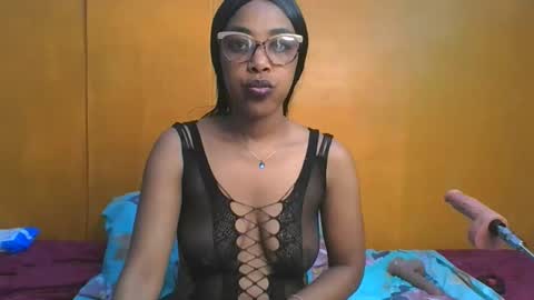 curvylyin online show from November 5, 11:56 am