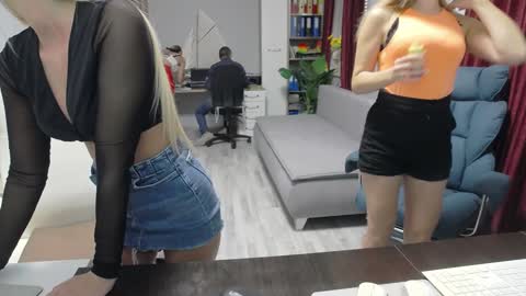 Snapshot of cute00kiara chatting on October 27, 10:59 am  and follow twittercute00kiara2 online show from October 27, 10:59 am