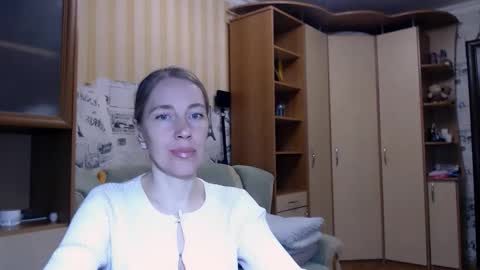 cute_lion_ online show from April 10, 7:18 pm