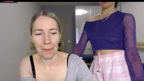 cute_lion_ online show from December 21, 12:44 pm