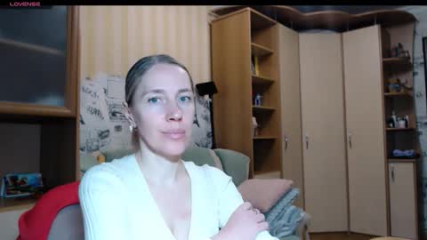 cute_lion_ online show from December 13, 8:15 pm