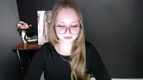 Snapshot of cute_minx chatting on October 7, 6:53 am Veronica online show from October 7, 6:53 am