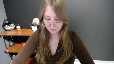 Snapshot of cute_minx chatting on February 19, 10:45 am Veronica online show from February 19, 10:45 am
