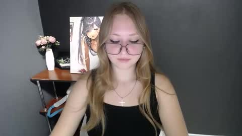 Snapshot of cute_minx chatting on September 15, 7:32 am Veronica online show from September 15, 7:32 am